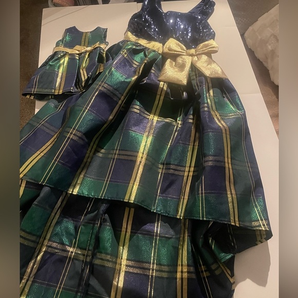 Bonnie Jean Girls (12) Navy Plaid Hi-Low Party Dress with Matching Doll Dress - Picture 5 of 15